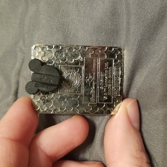 Disneyland Star Wars Galaxy's Edge 2019 Red Travel Pin Millennium Falcon - Picture 2 of 3